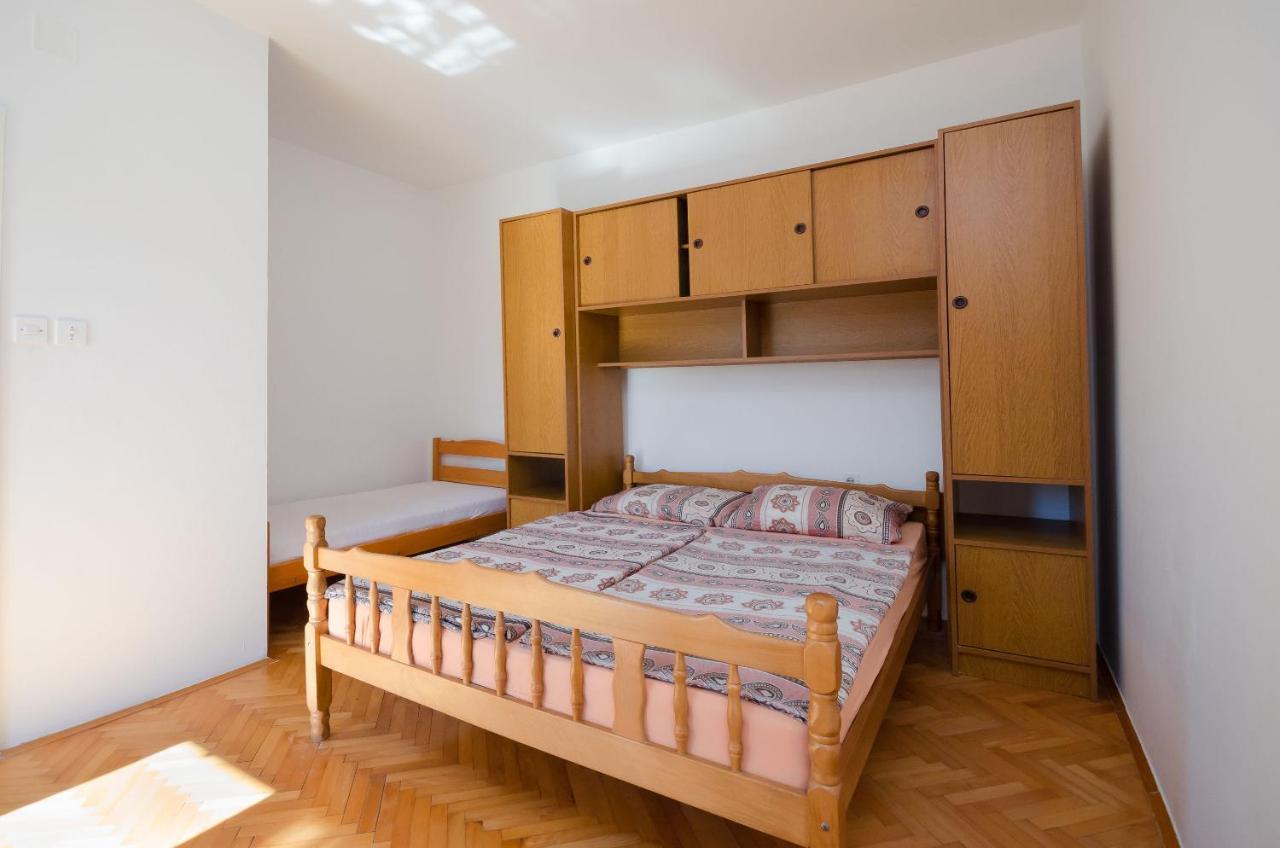 Apartments Elvira Lopar Exterior photo