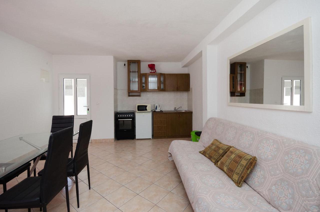 Apartments Elvira Lopar Exterior photo